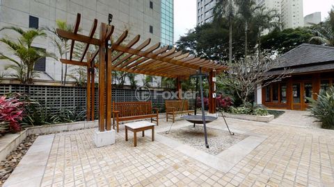 Image 13 - 916733